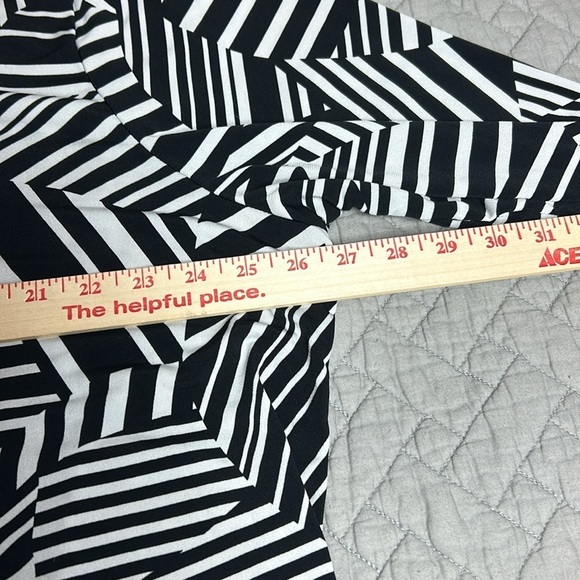 Cato Black and White Blouse with Sheer Trim Sz 26/28W - Picture 6 of 9